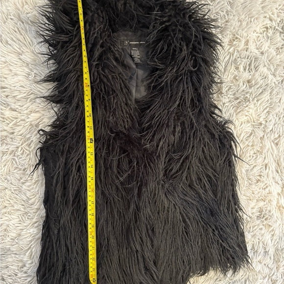 Black Faux Fur Vest - Picture 5 of 9